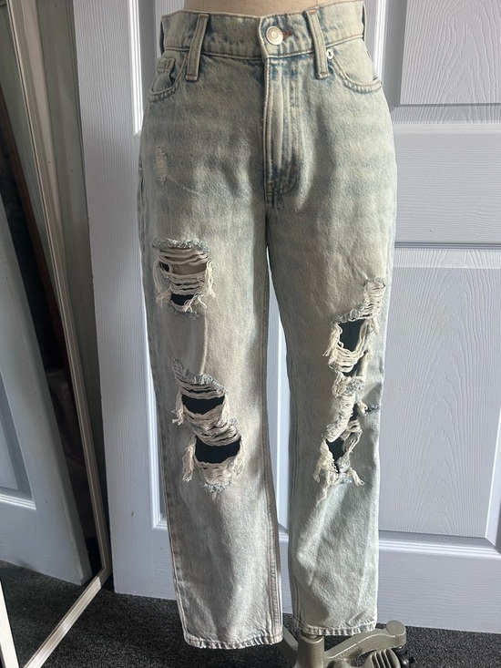Aeropostale Denim - Distressed Light Wash Women’s Mom Jean